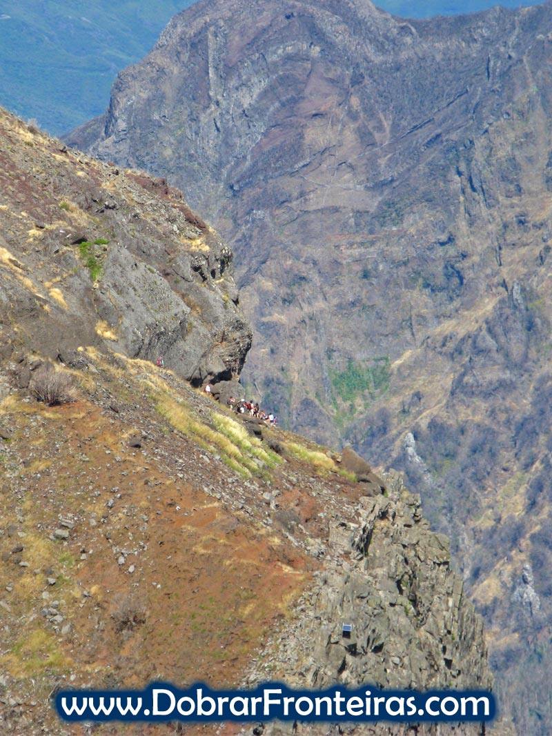 Grupo de caminhantes do reino das montanhas