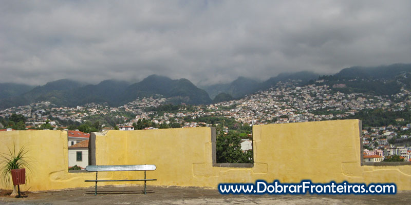 Vista do forte de São João do Pico para a zona alta do Funchal