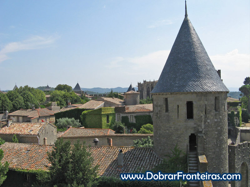 Telhados do interior das muralhas da cidade medieval de Carcassone