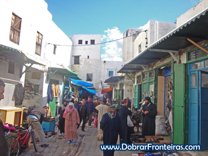 Ruas de Tétouan fervilham de actividade
