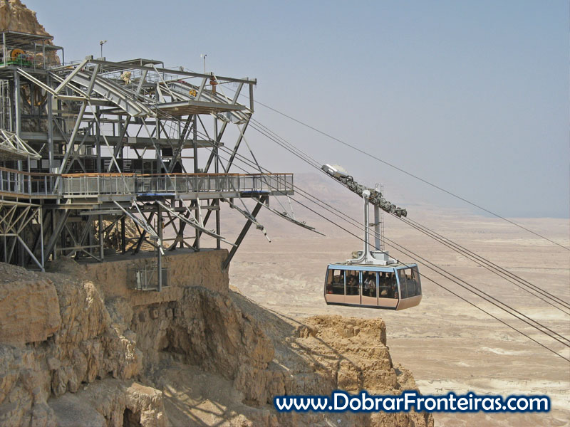 Teleférico para subir às ruínas de Massada em Israel