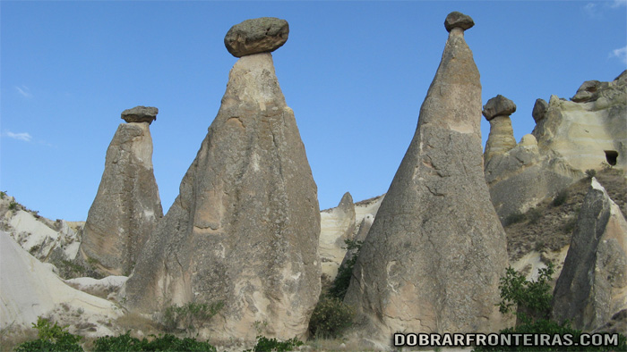 Chaminés de fada próximo de Çavusin na Capadócia