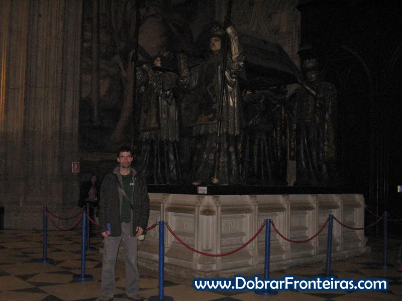 Túmulo de Cristóvão Colombo na catedral de Sevilha, Espanha