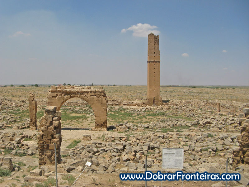 Restos da grande mesquita de Harran