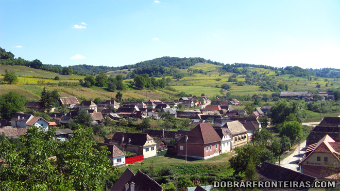 Paisagem da aldeia de Biertan na Transilvânia, Roménia