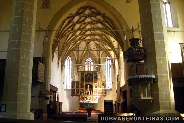 Interior da igreja de Biertan na Roménia