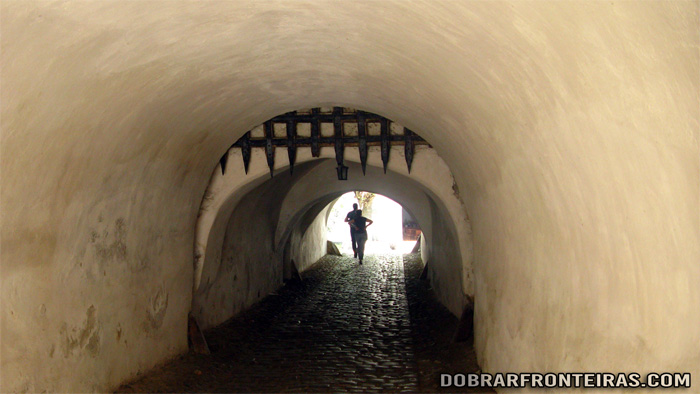 Galeria de acesso à igreja fortificada de Prejmer