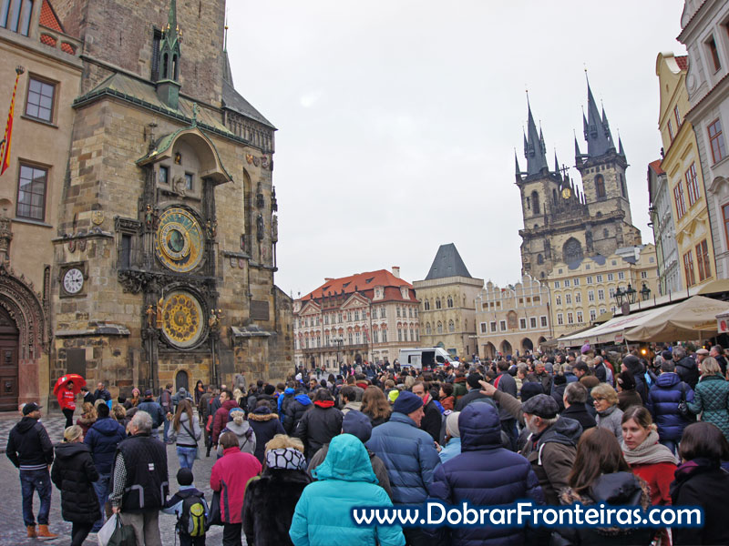 Orloj e a Praça da cidade velha