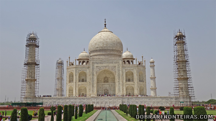 O emblemático Taj Mahal em Agra, Índia