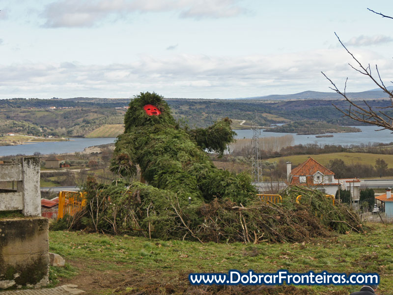 Careto que será queimado no final das festas em Podence