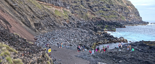 Águas termais na Ponta da Ferraria, Açores