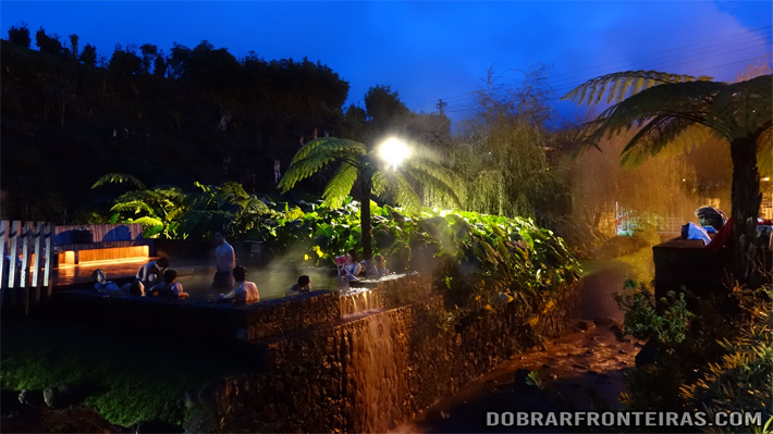 Poça da Dona Beija à noite
