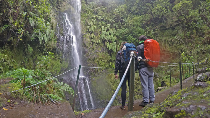 Cascata na levada do Caldeirão Verde Hommad