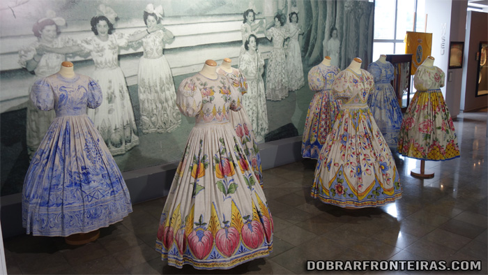 Fatos coloridos no museu Raul da Bernarda, Alcobaça