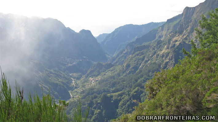 Vista fenomenal na vereda do Pico do Areeiro à Encomeada