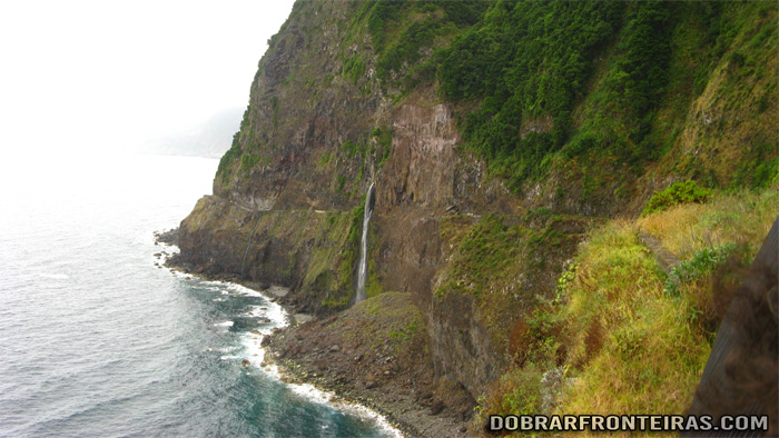 Véu da noiva, sobre a ER101, Ilha da Madeira