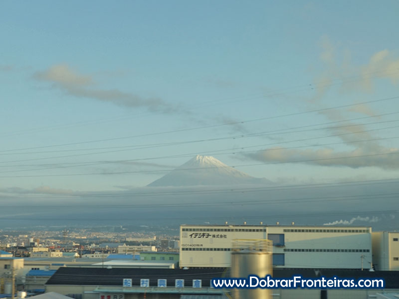 Vista para o monte Fuji a bordo do Shinkansen entre Tóquio e Osaka