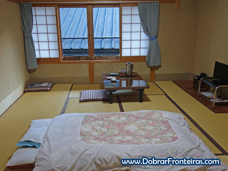Quarto tradicional japonês num templo budista em Koyasan