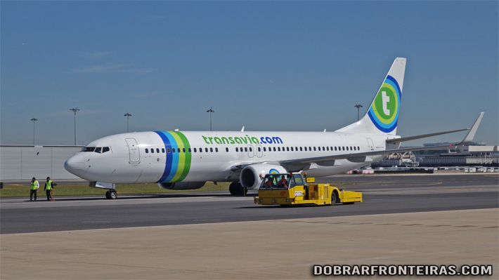 Avião da Transavia no aeroporto de Lisboa