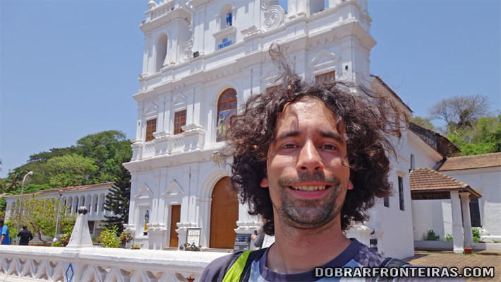 Eu à chegada a Pangim, junto à igreja da Imaculada Conceição