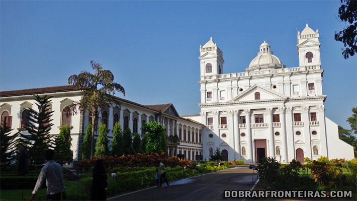 Fachada da igreja de São Caetano em Velha Goa, Índia