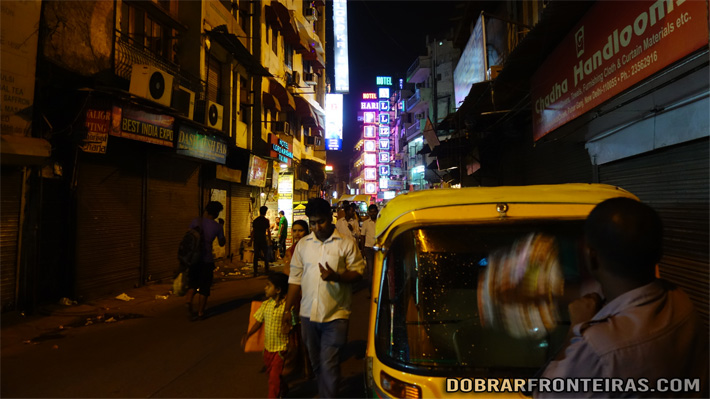 Anoitece nos bazares de Deli
