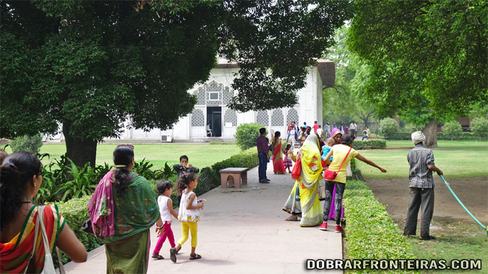 Visitantes no Forte Vermelho de Deli