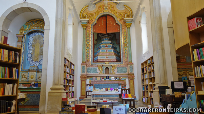 Interior da Livraria da igreja de Santiago em Óbidos