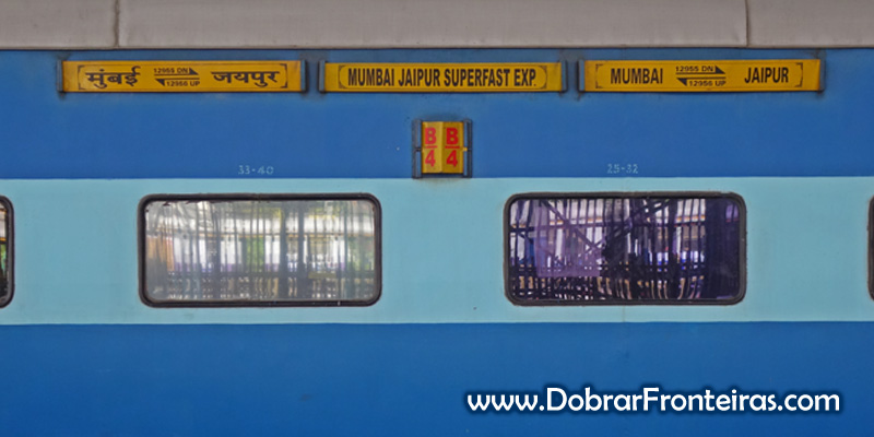 Vagão classe sleeper do comboio Jaipur - Mumbai