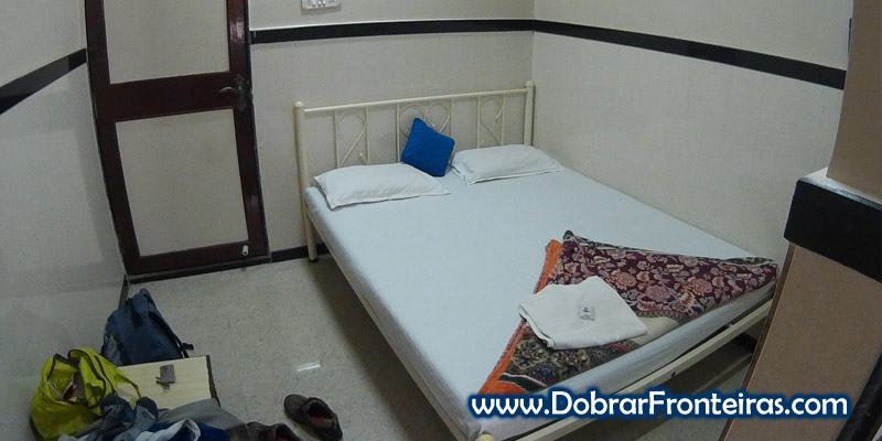 O meu quarto no Traveller's Inn Hotel em Bombaim