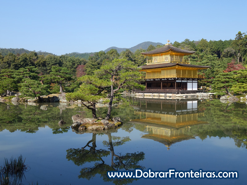 Kinkaku-ji, o templo dourado em Quioto, Japão