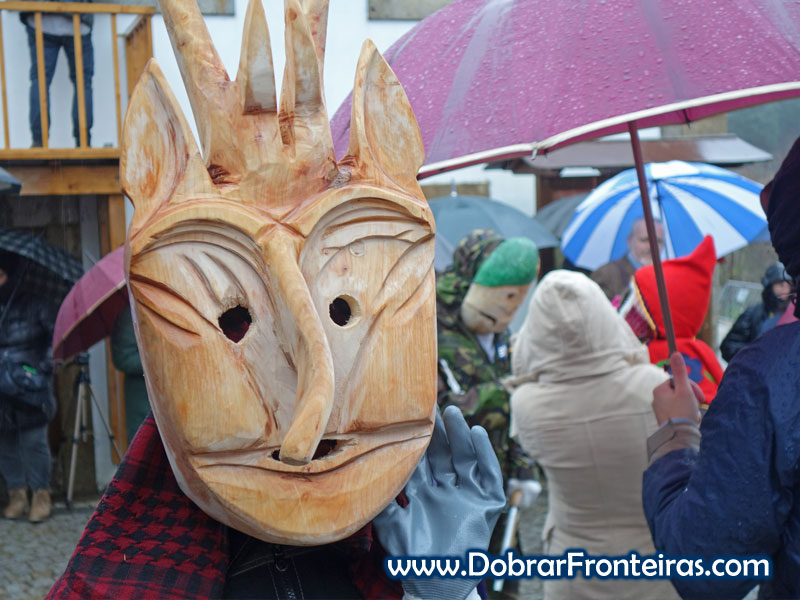 Careto com máscara típica