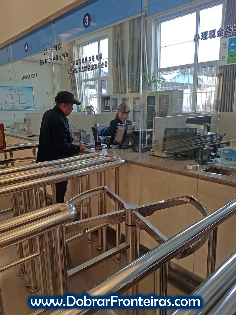 Bilheteira de estação de comboios na China