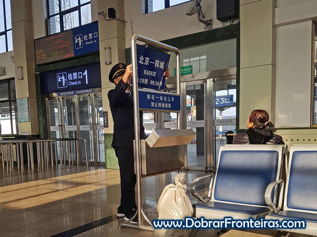 Sala de espera de comboios na China