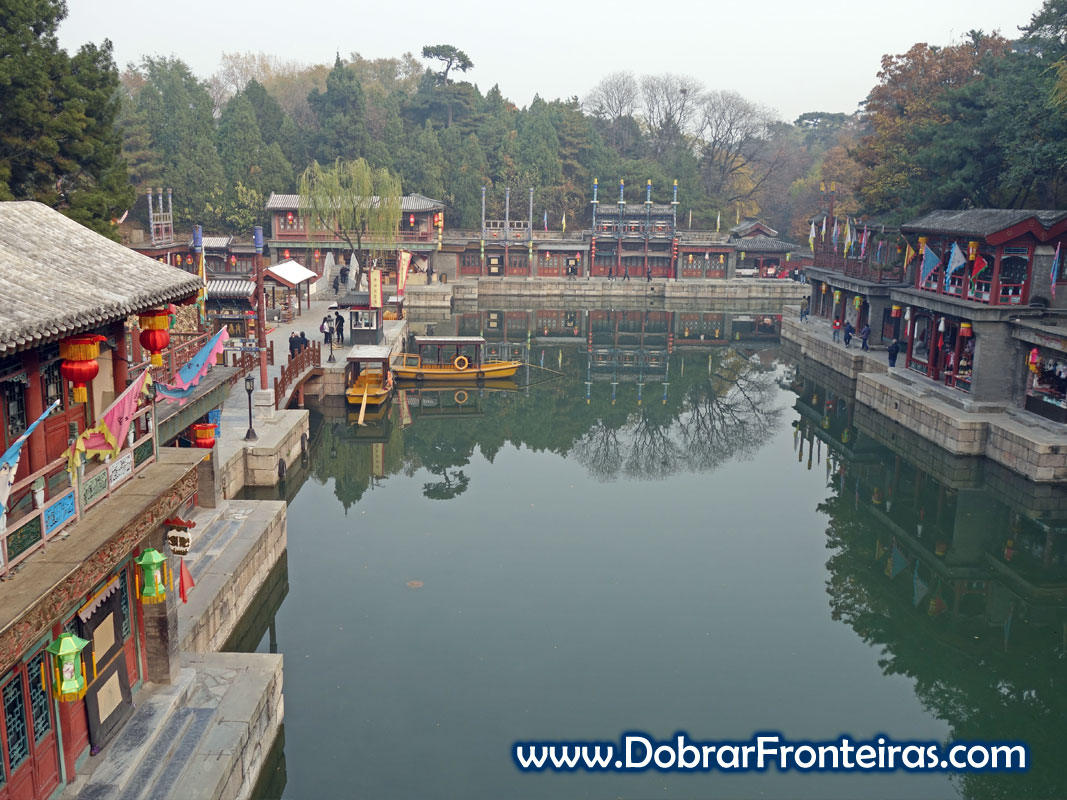 Lago no palácio de Verão