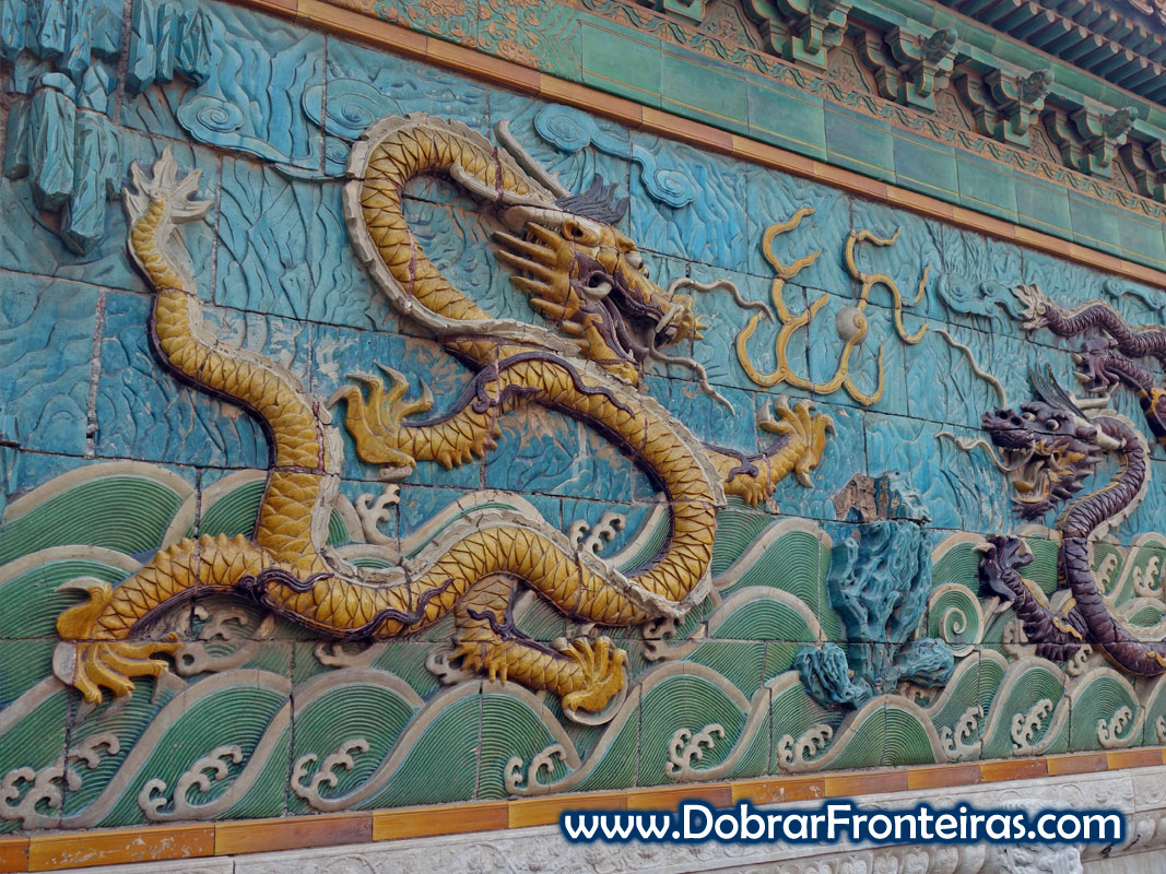 Mural dos nove dragões na cidade Proibida