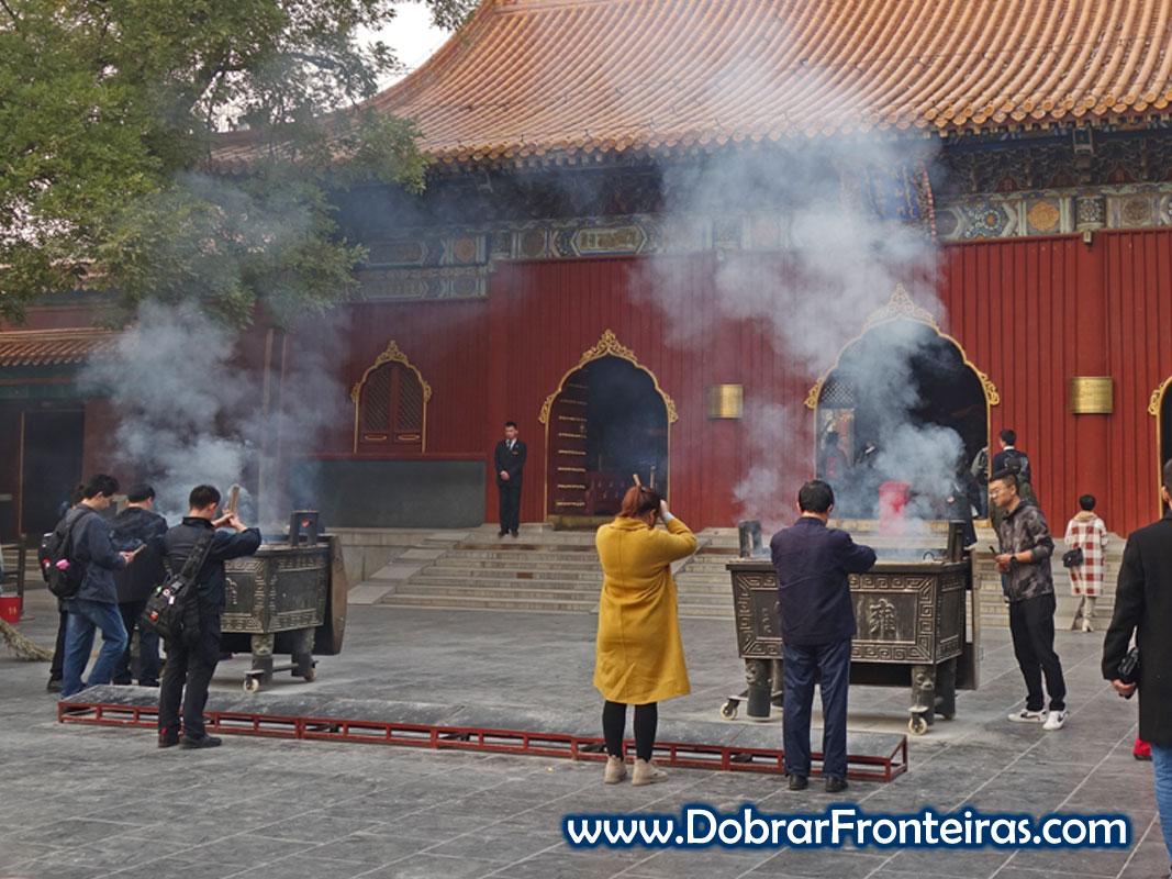 Peregrinos no templo Lama