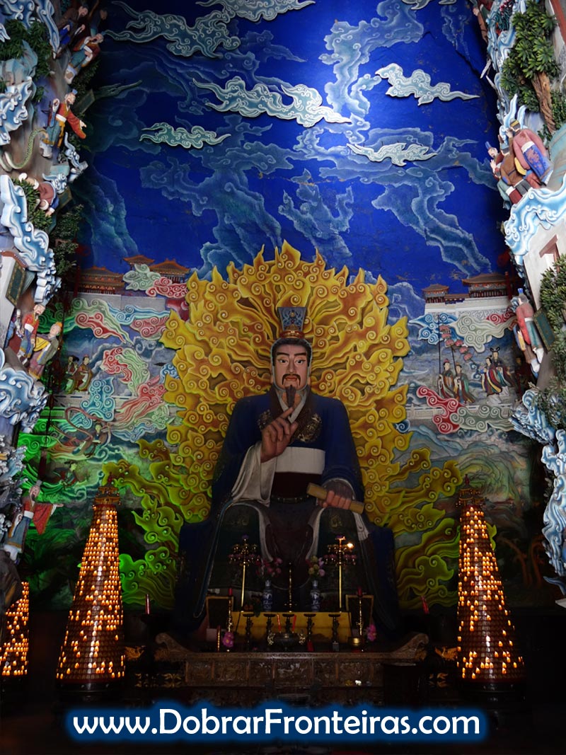 Estátua de Jiegong no templo taoista em Mianshan, China