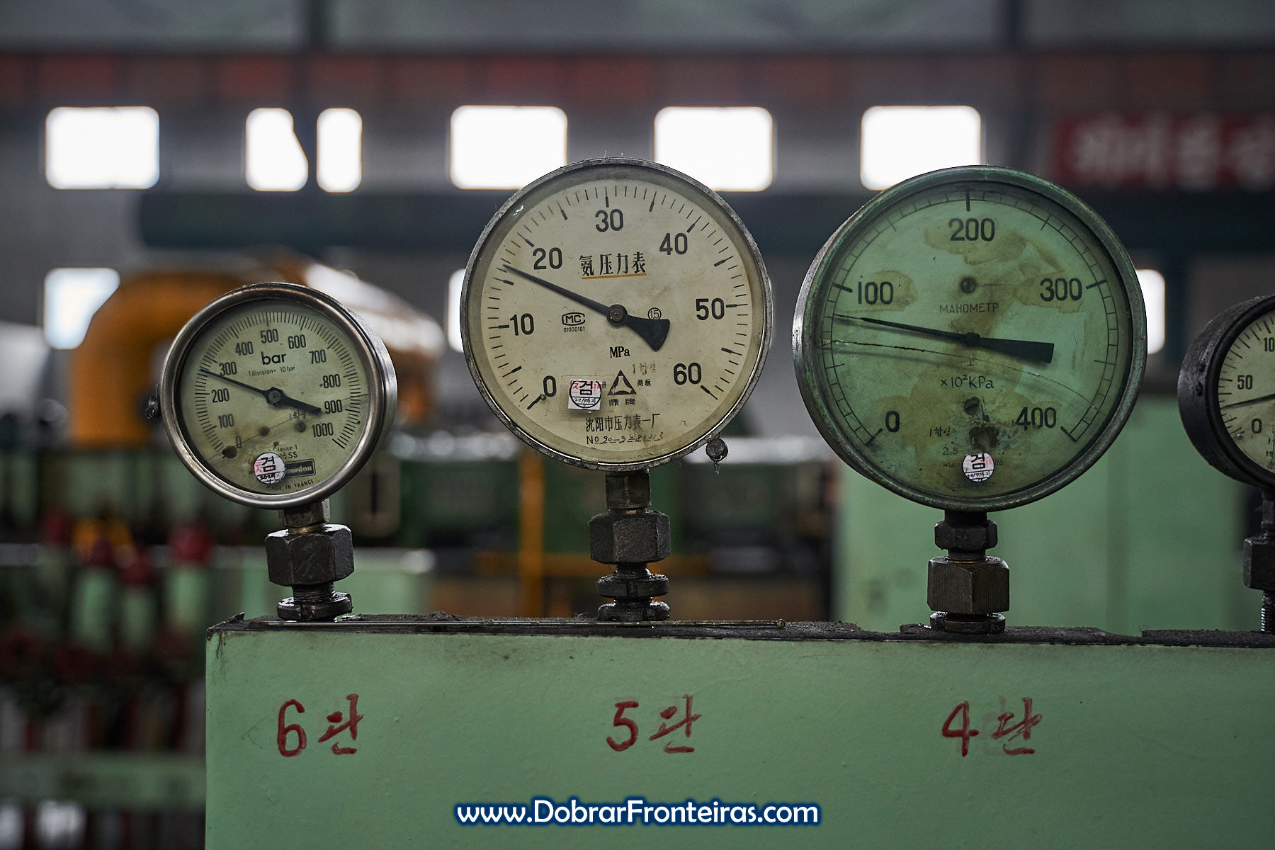 manómetros em industria de fertilizantes na Coreia do Norte