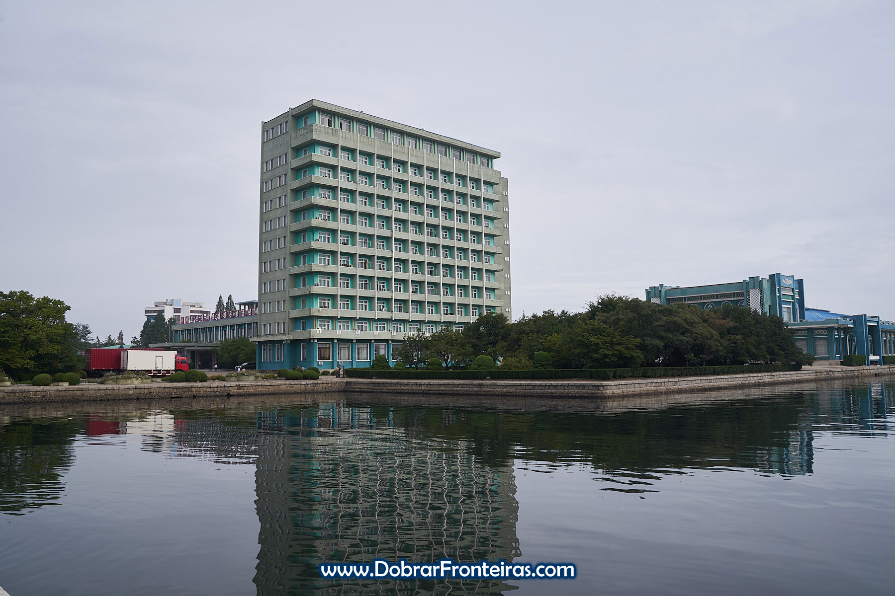 hotel junto à água em Wonsan, Coreia do Norte