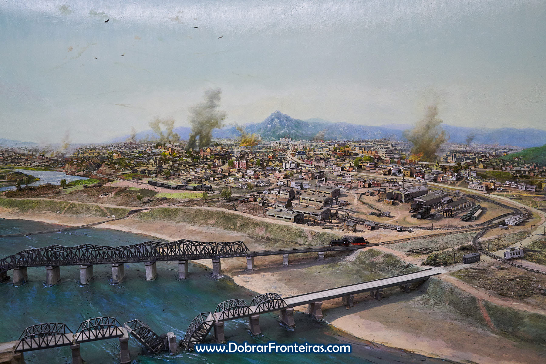 Maqueta de cidade norte-coreana durante a guerra
