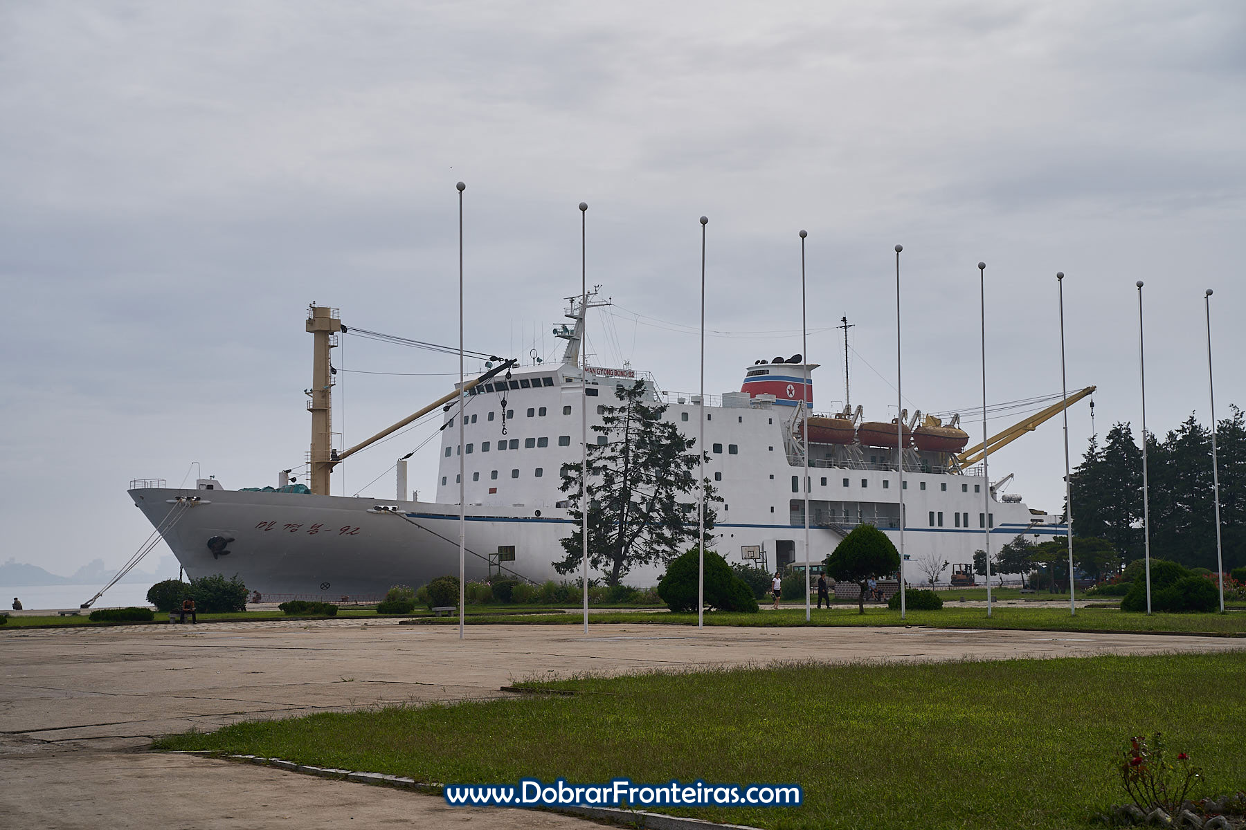 Navio Man Gyong Bong 92 em Wonsan, Coreia do Norte
