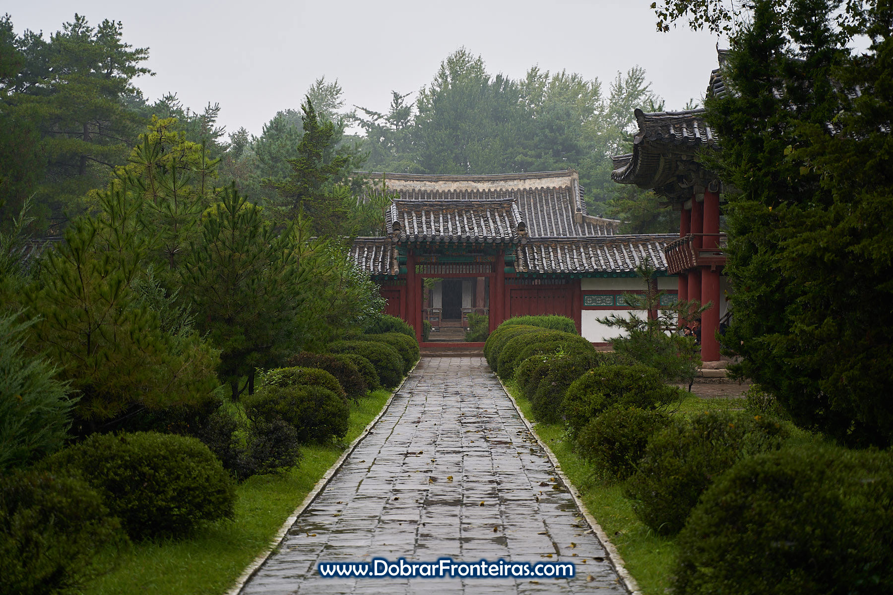Edifício antigo na Coreia do Norte