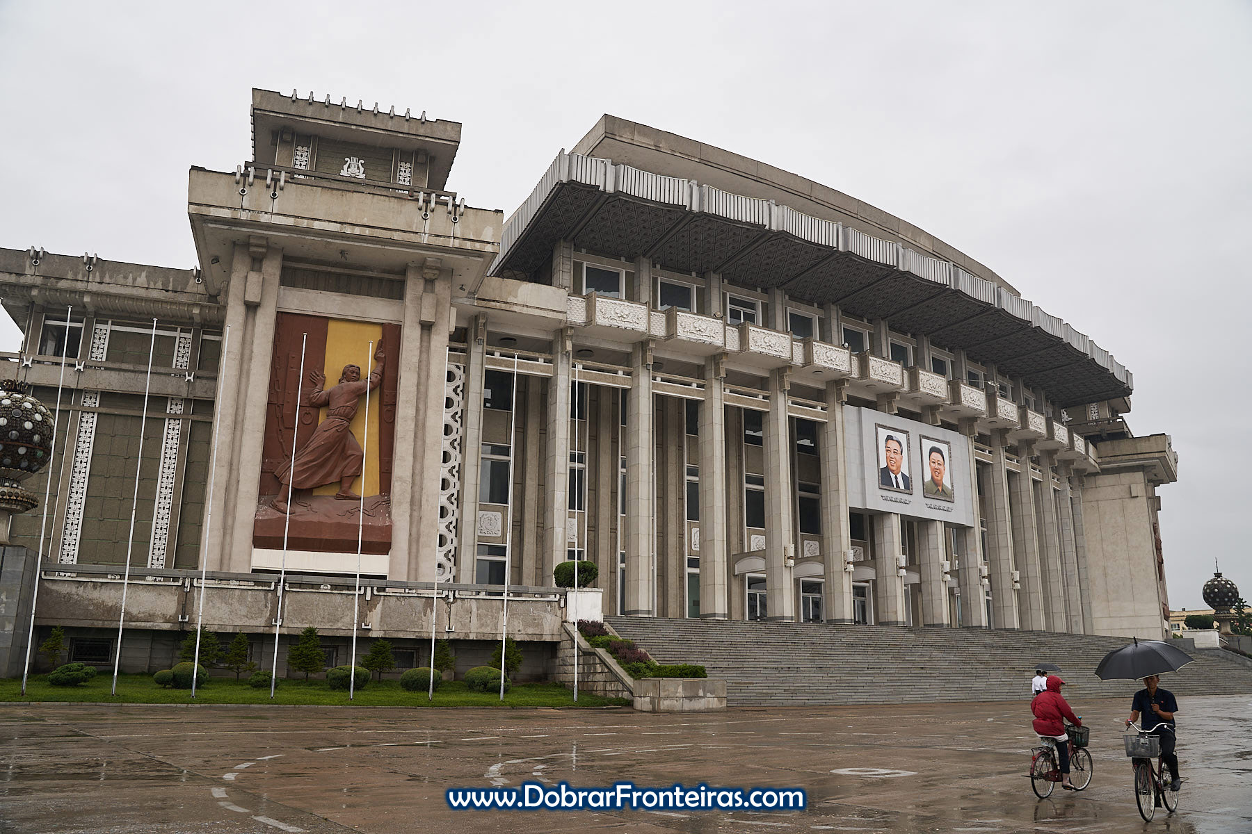 fachada do Grande Teatro de Hamhung