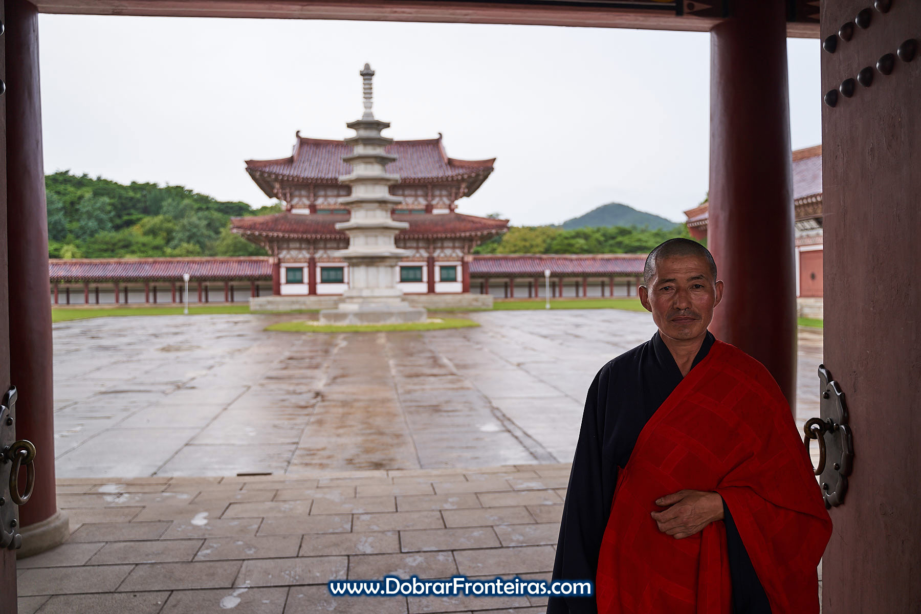 Monge budista em tempo na Coreia do Norte