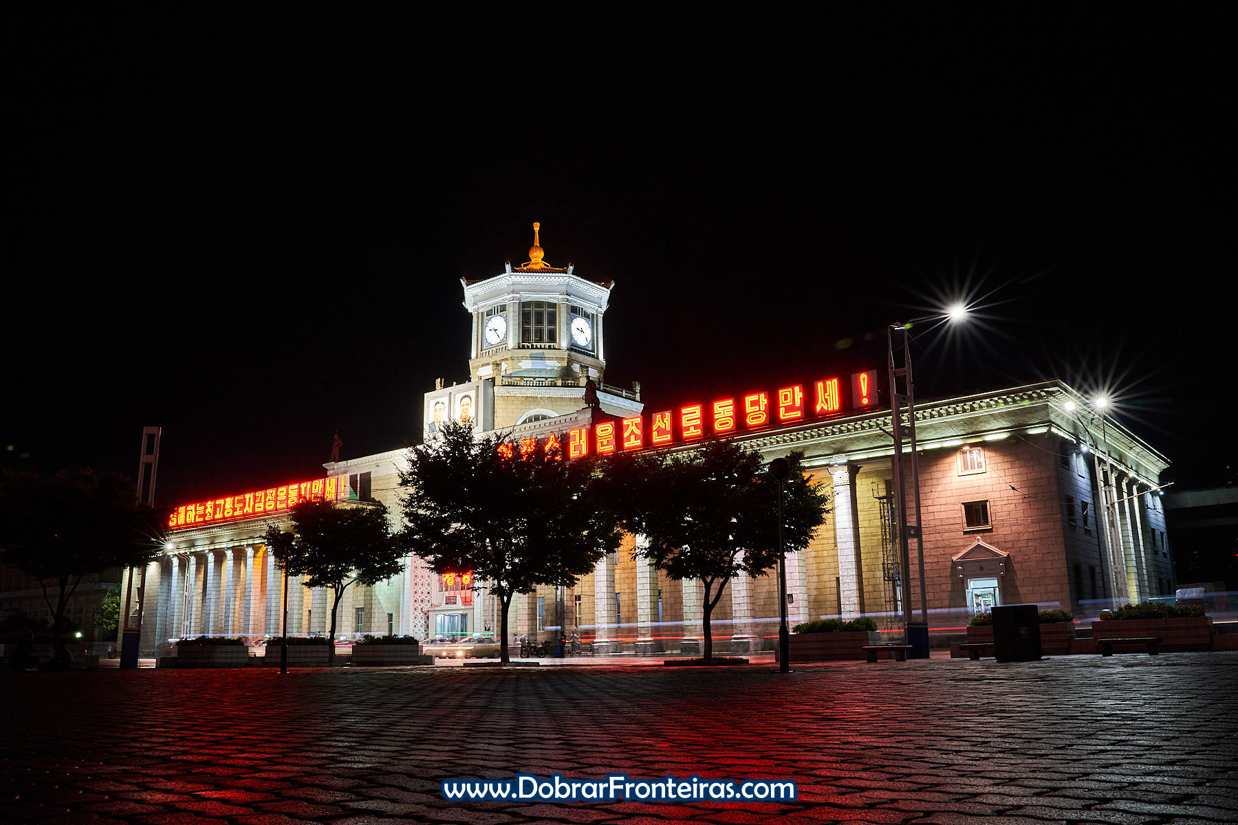 estação de comboio de Pyongyang à noite