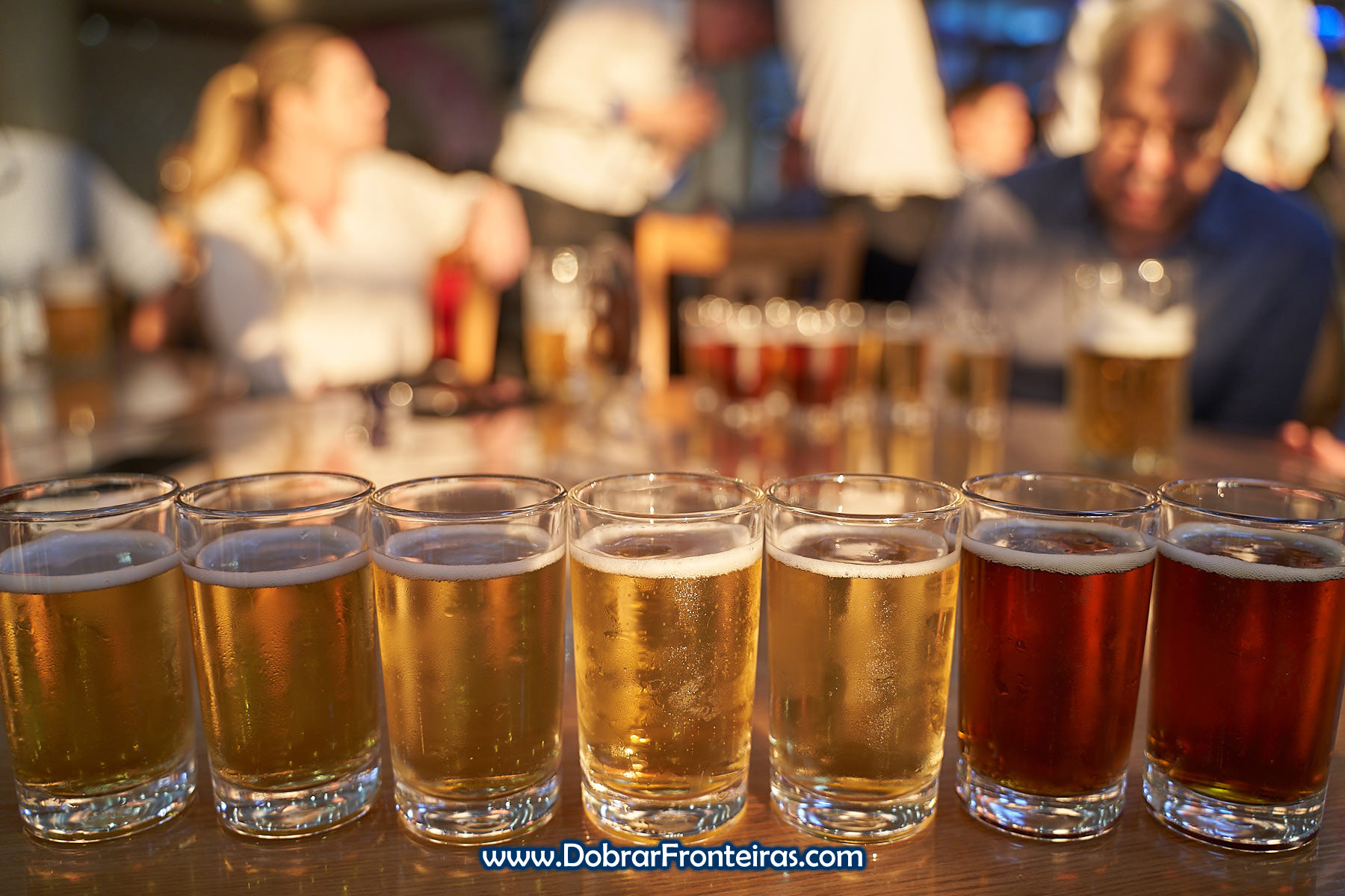 Copos de cervejas na Coreia do Norte