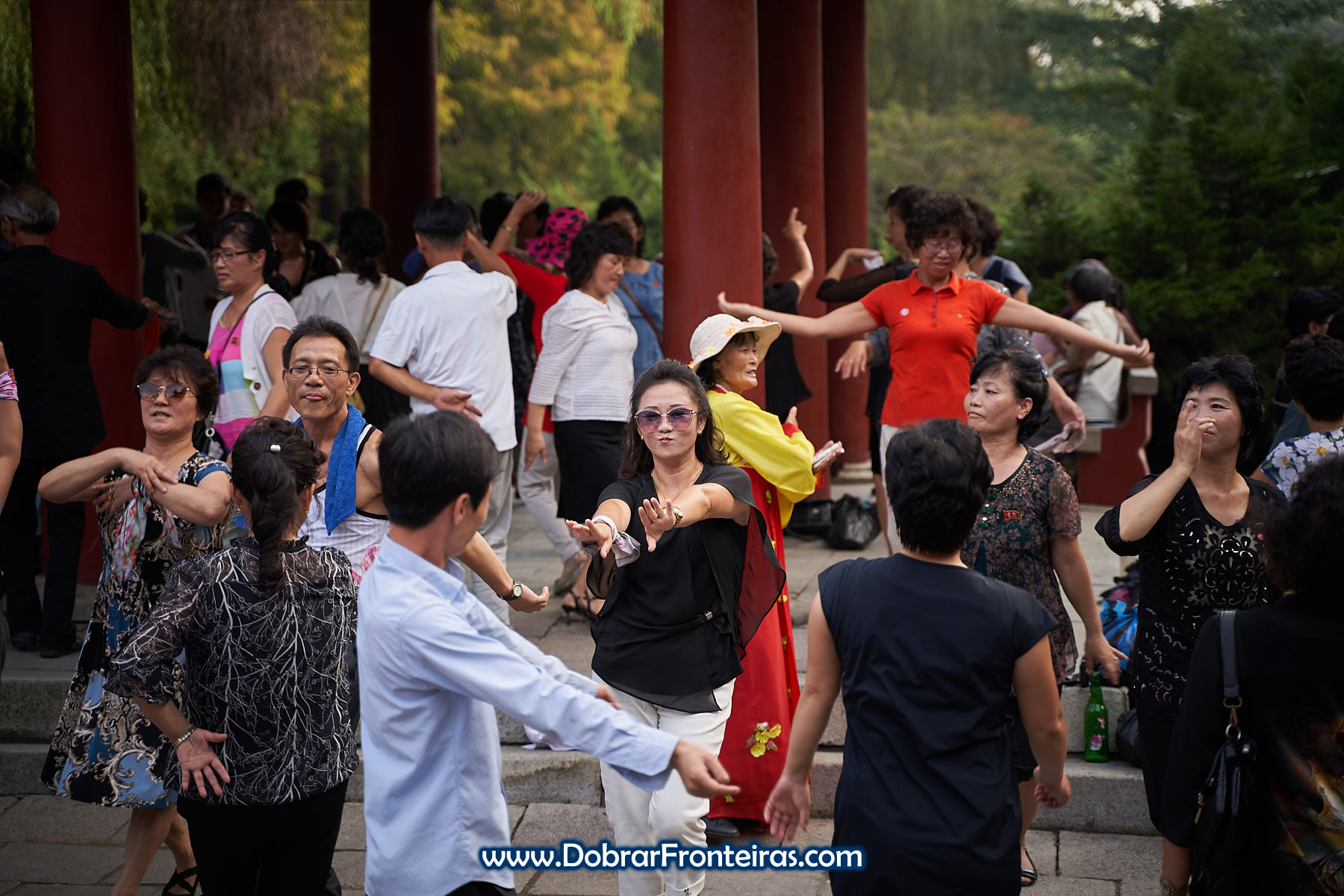 Mulher a dançar em Pyongyang