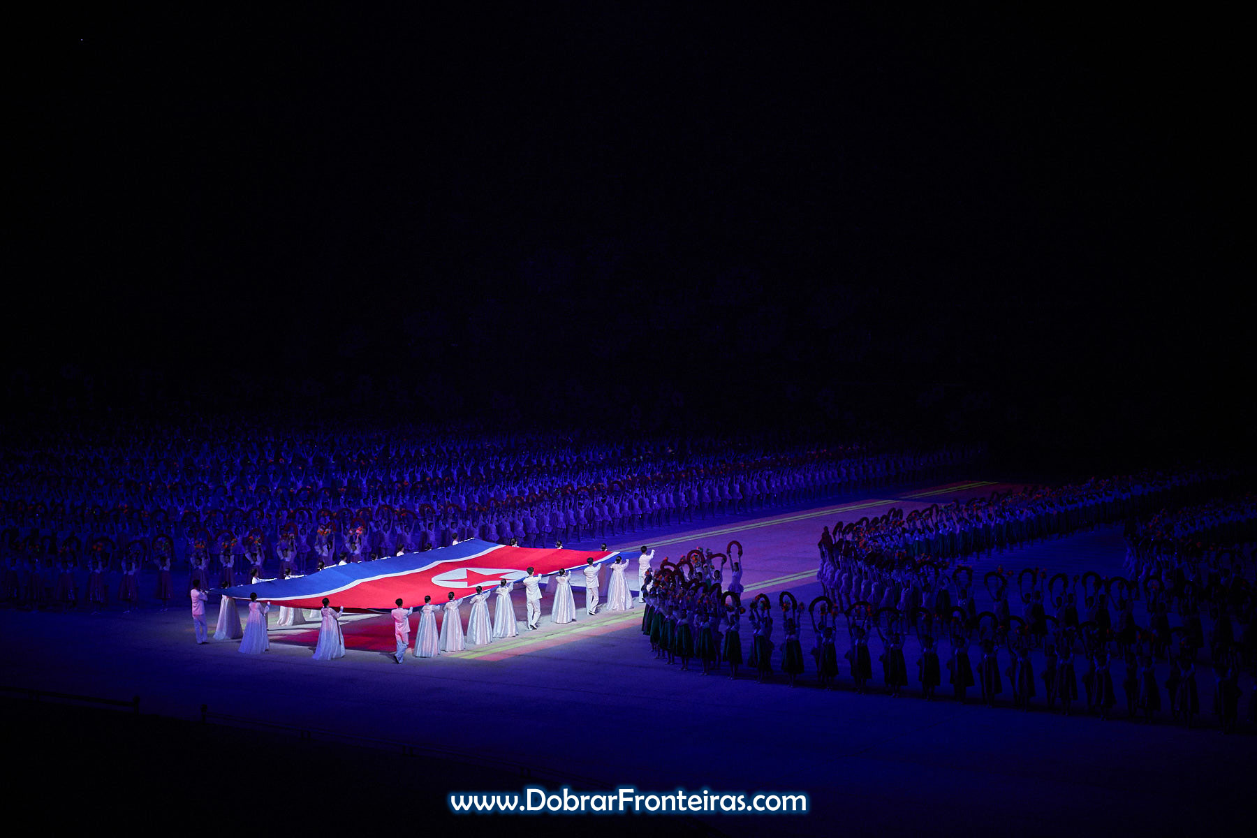 Bandeira nos Mass Games 2019 Coreia do Norte