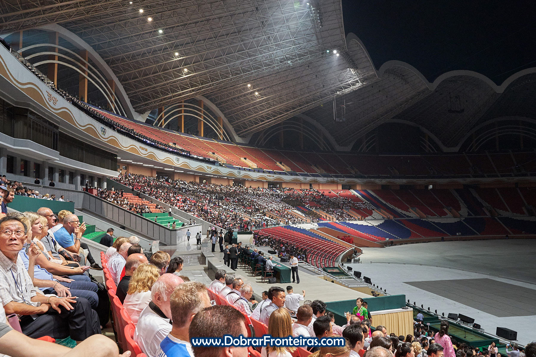 Plateia dos Mass Games Pyongyang